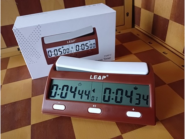 Дигитални шаховски сат Leap (браон)