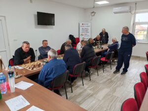 Борбена атмосфера у просторијама Црвеног крста Владимирци на мечу 5. кола Прве мачванске окружне лиге у шаху које је одржано 26. октобра 2025. године између СШУ „Слога 2024“ Матијевац и ШК „Чивија“ Шабац